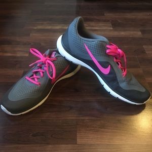 Women’s Nike Flex Trainer 6 Shoes (size 10)